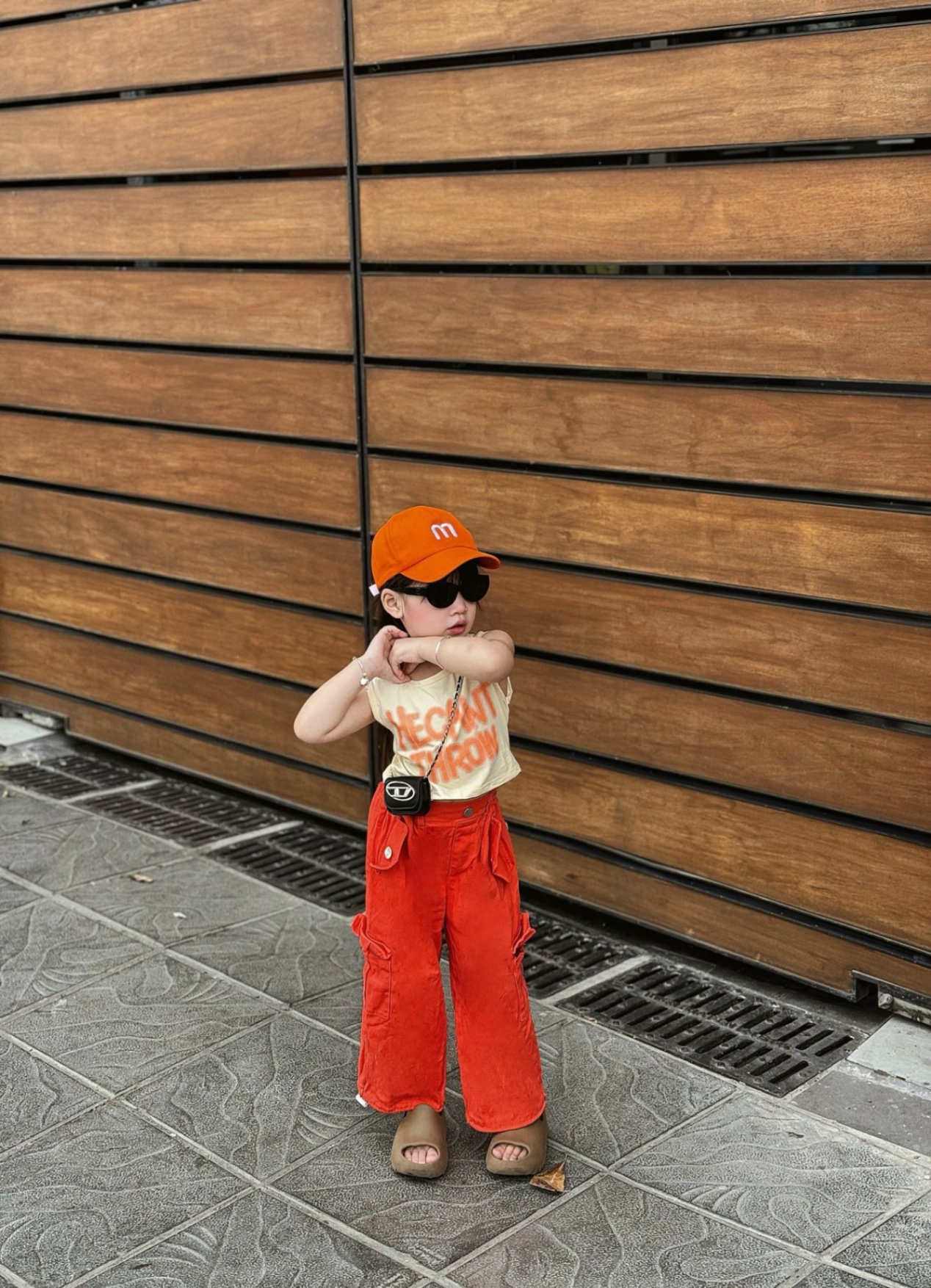 sét 3 chi tiết cam croptop kèm mũ cho bé