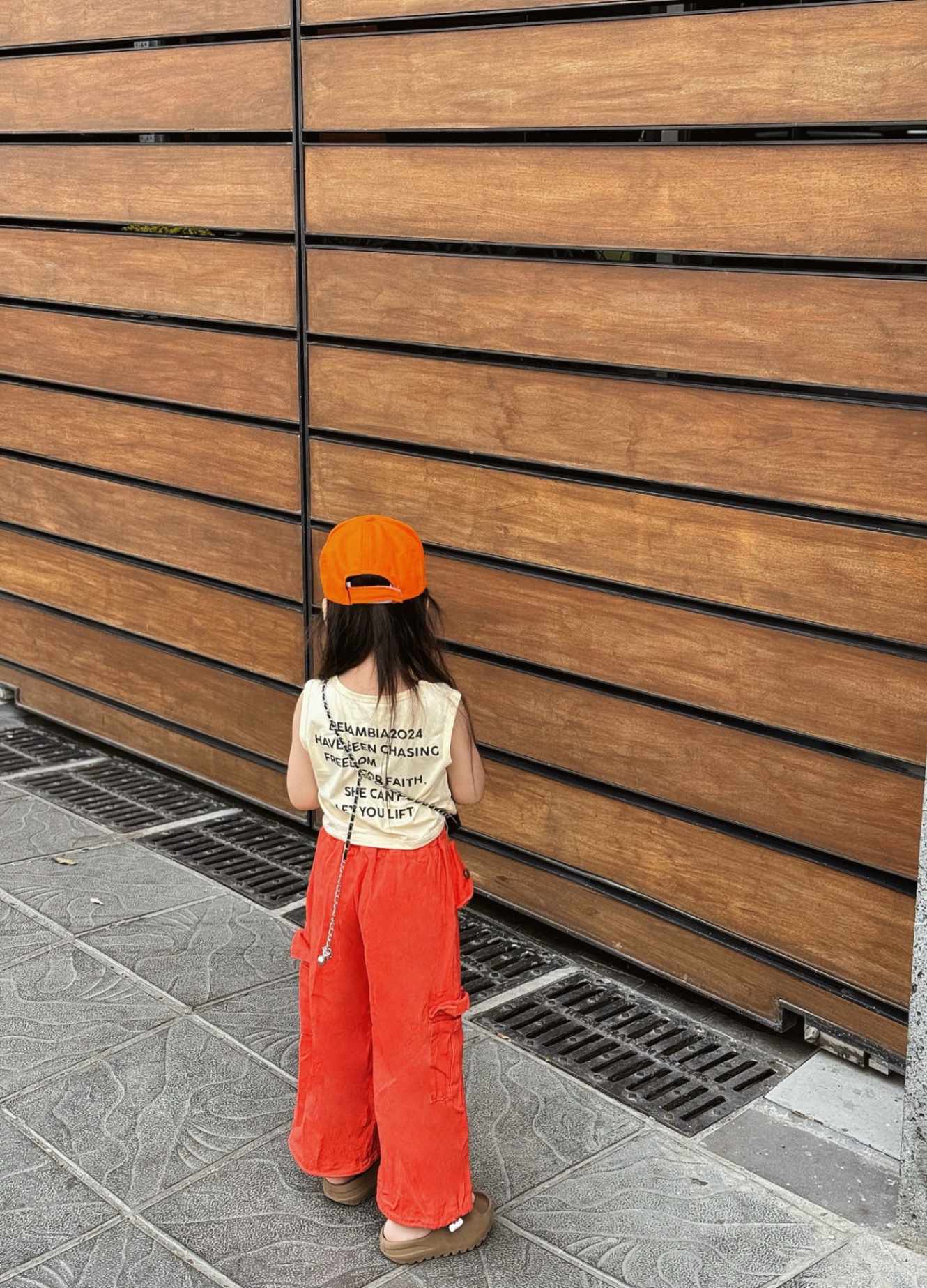 sét 3 chi tiết cam croptop kèm mũ cho bé