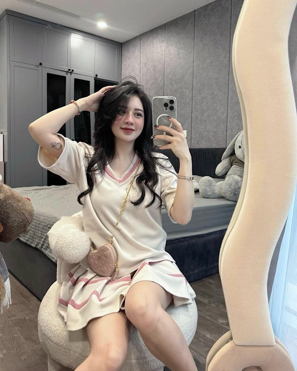 Bộ áo cổ tim thêu ngựa bé gái
