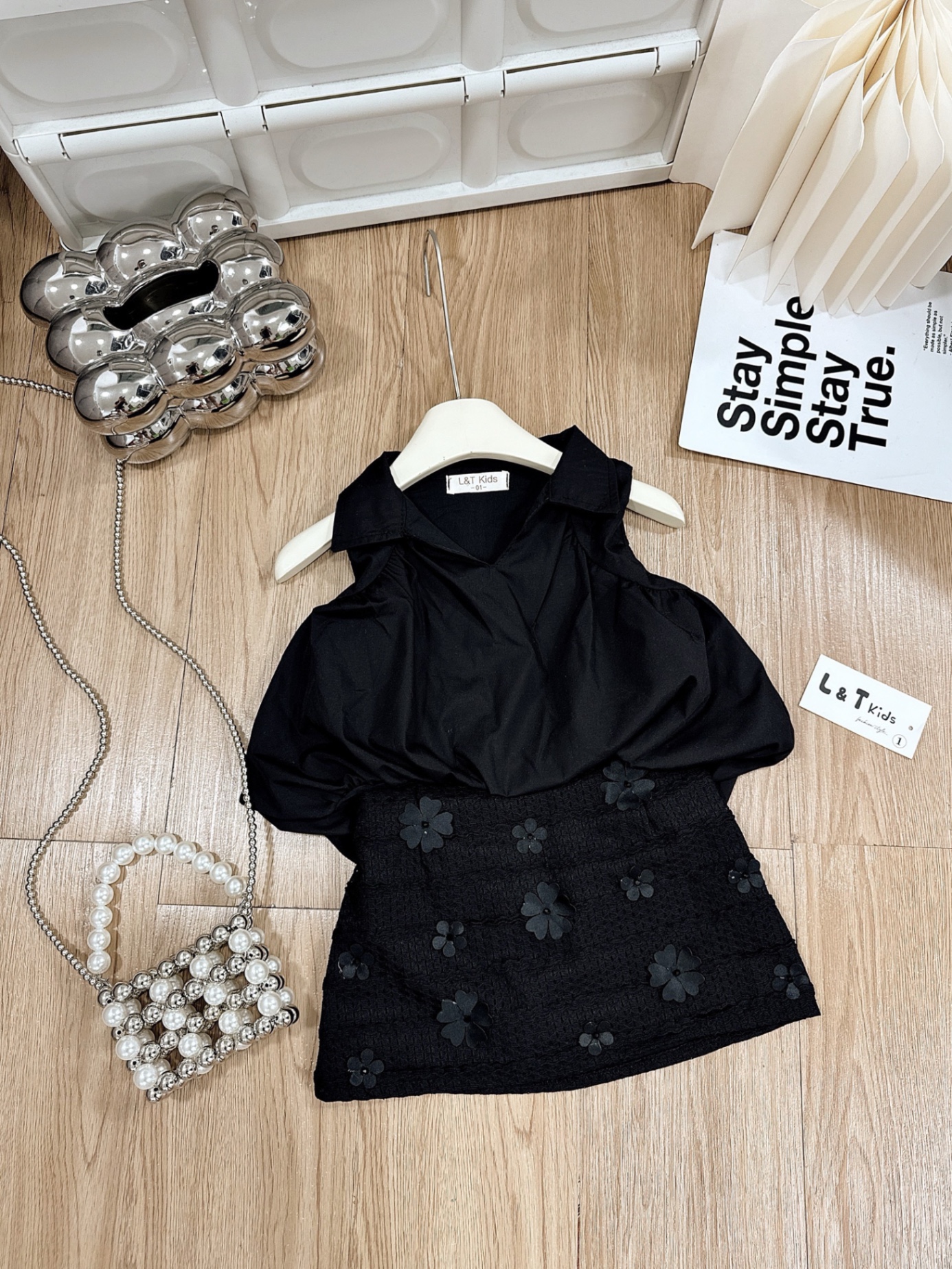 Sét áo sơ mi bom cv đính hoa3 lá cho bé