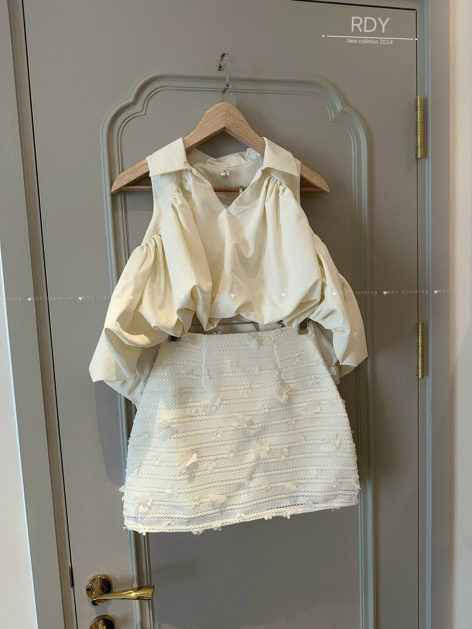 Sét áo sơ mi bom cv đính hoa3 lá cho bé