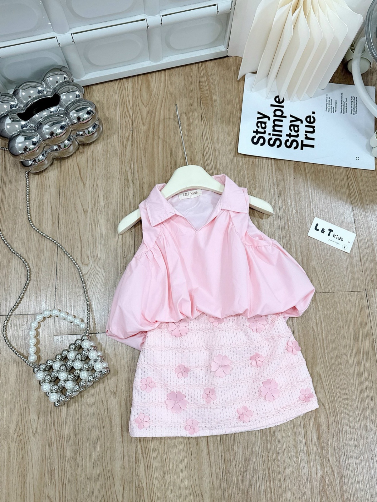 Sét áo sơ mi bom cv đính hoa3 lá cho bé