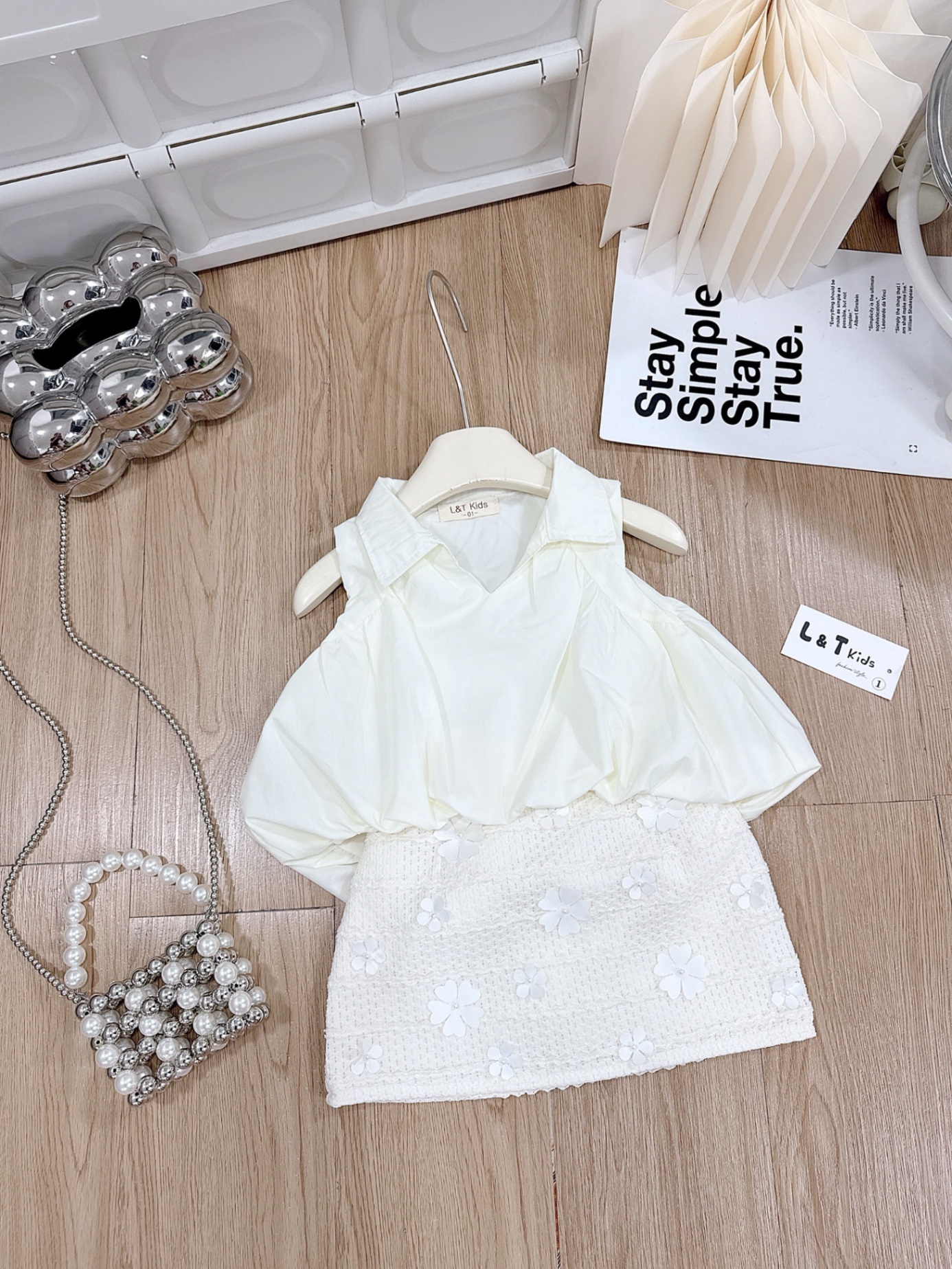 Sét áo sơ mi bom cv đính hoa3 lá cho bé