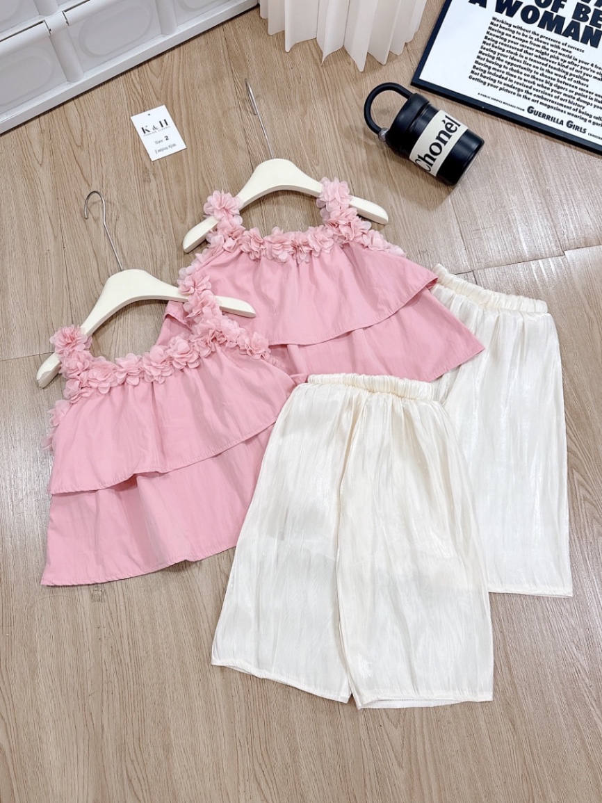 Bộ áo hồng kết hoa 2 dây quần to óng xuông bé gái