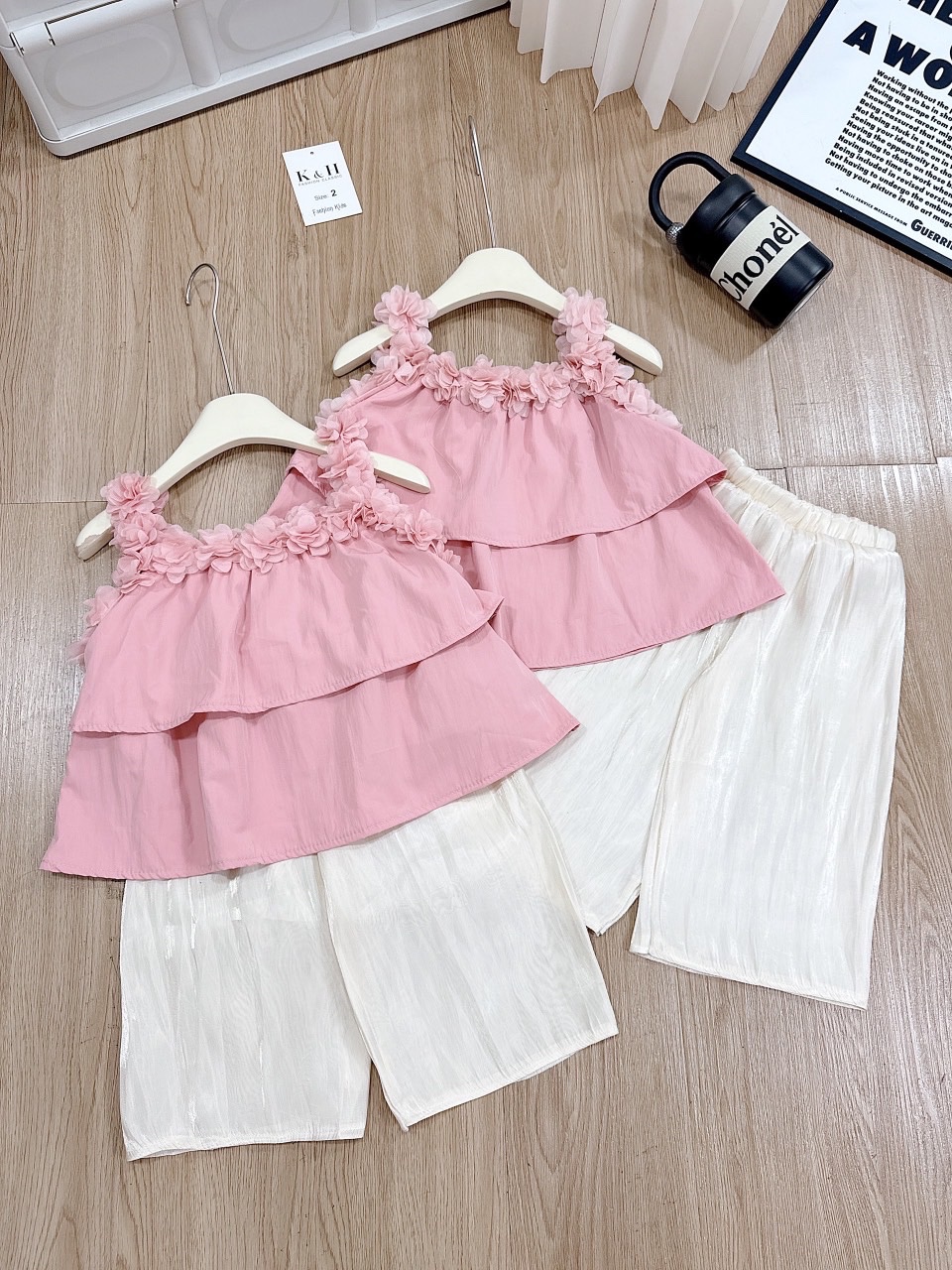 Bộ áo hồng kết hoa 2 dây quần to óng xuông bé gái