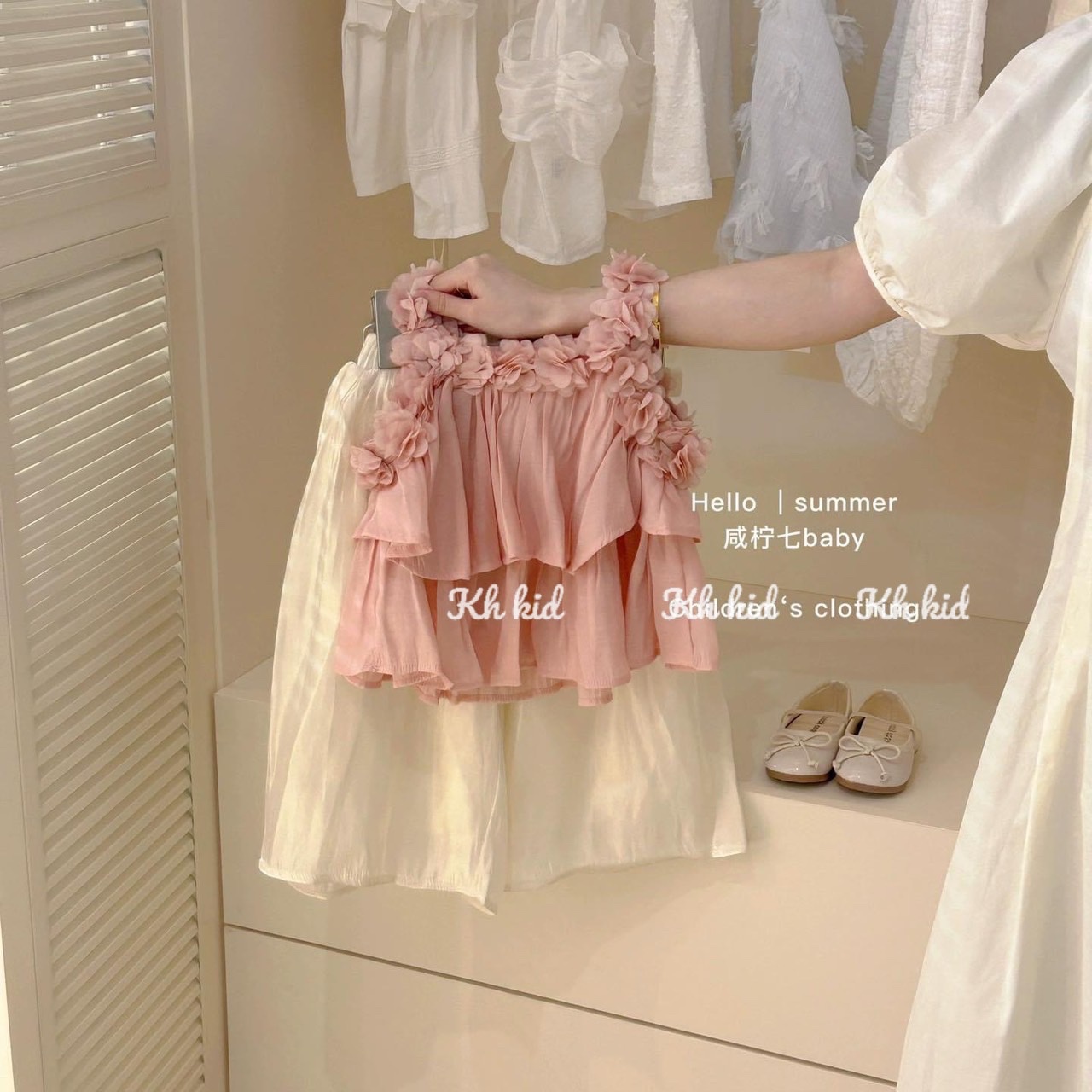 Bộ áo hồng kết hoa 2 dây quần to óng xuông bé gái