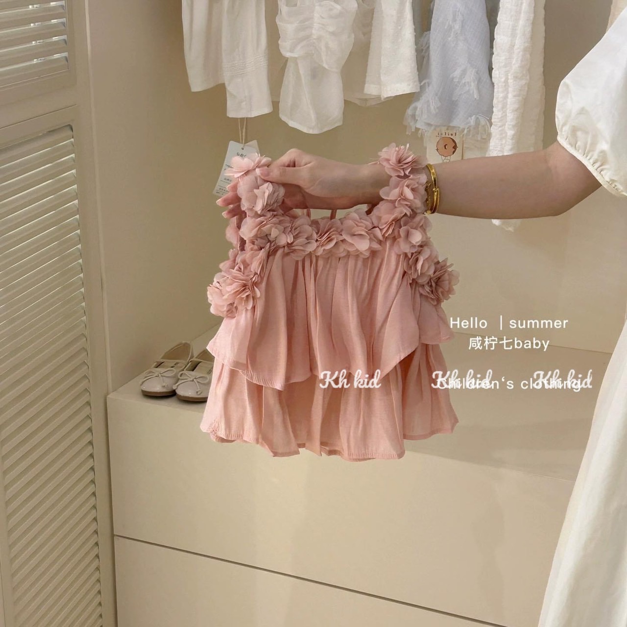 Bộ áo hồng kết hoa 2 dây quần to óng xuông bé gái