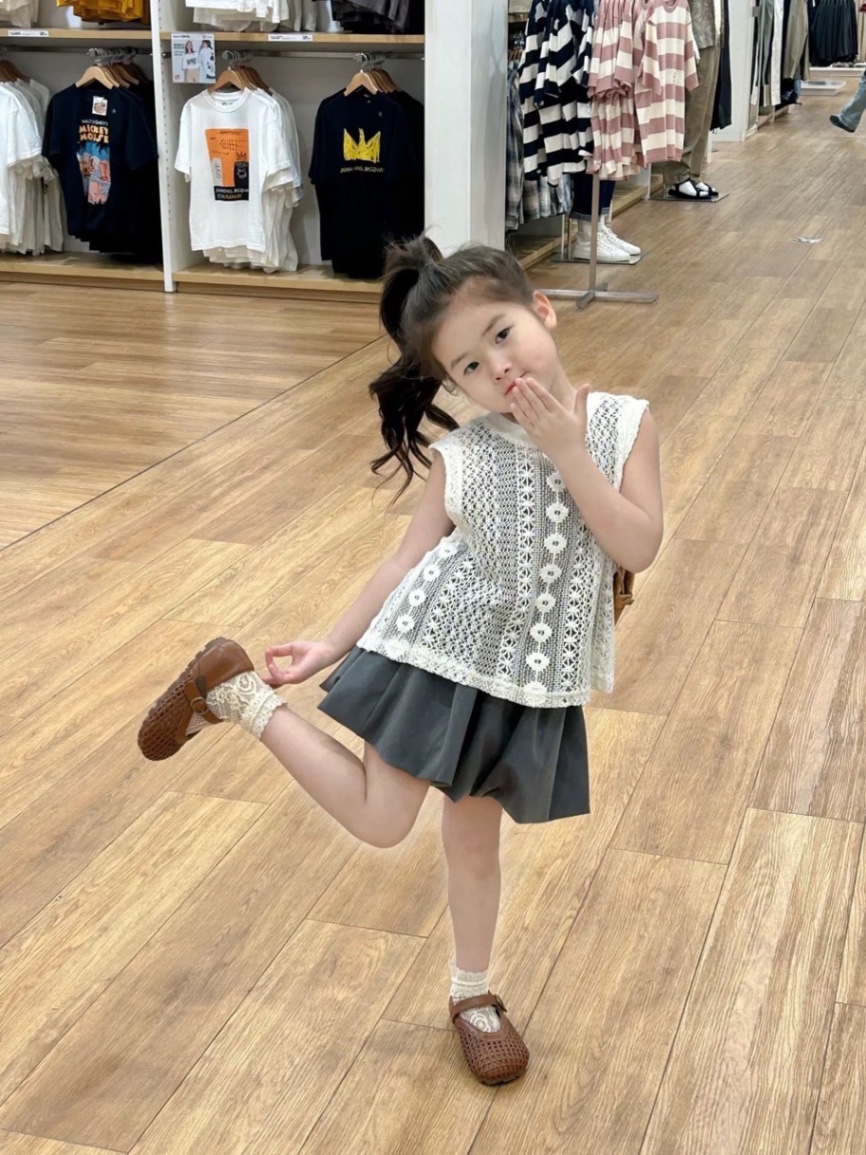 Sét váy kèm áo ren lưới bé gái
