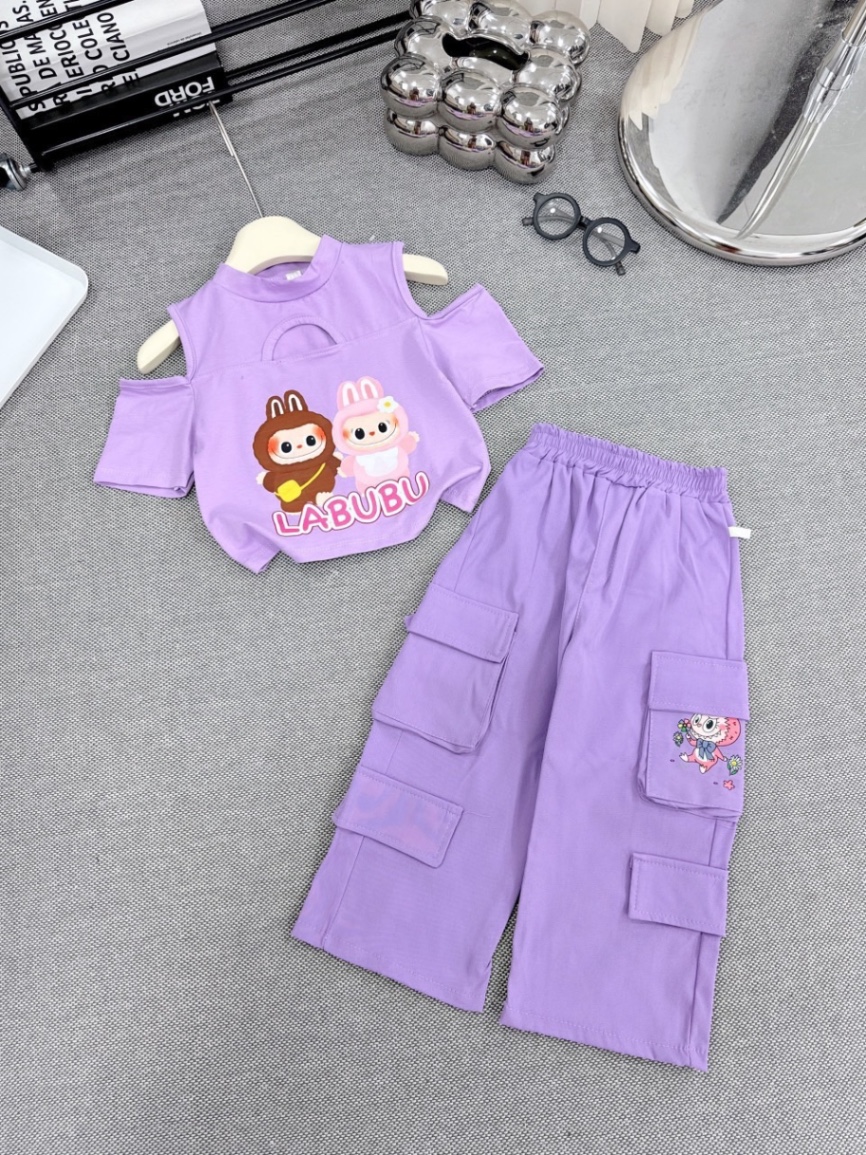 Bộ áo LABUBU quần hộp xuông bé gái