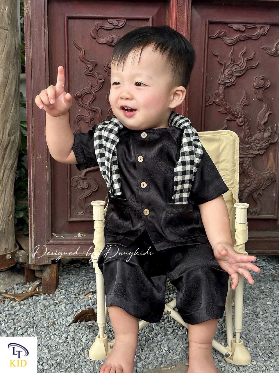 Bộ lụa gấm kèm khăn cho bé trai gái