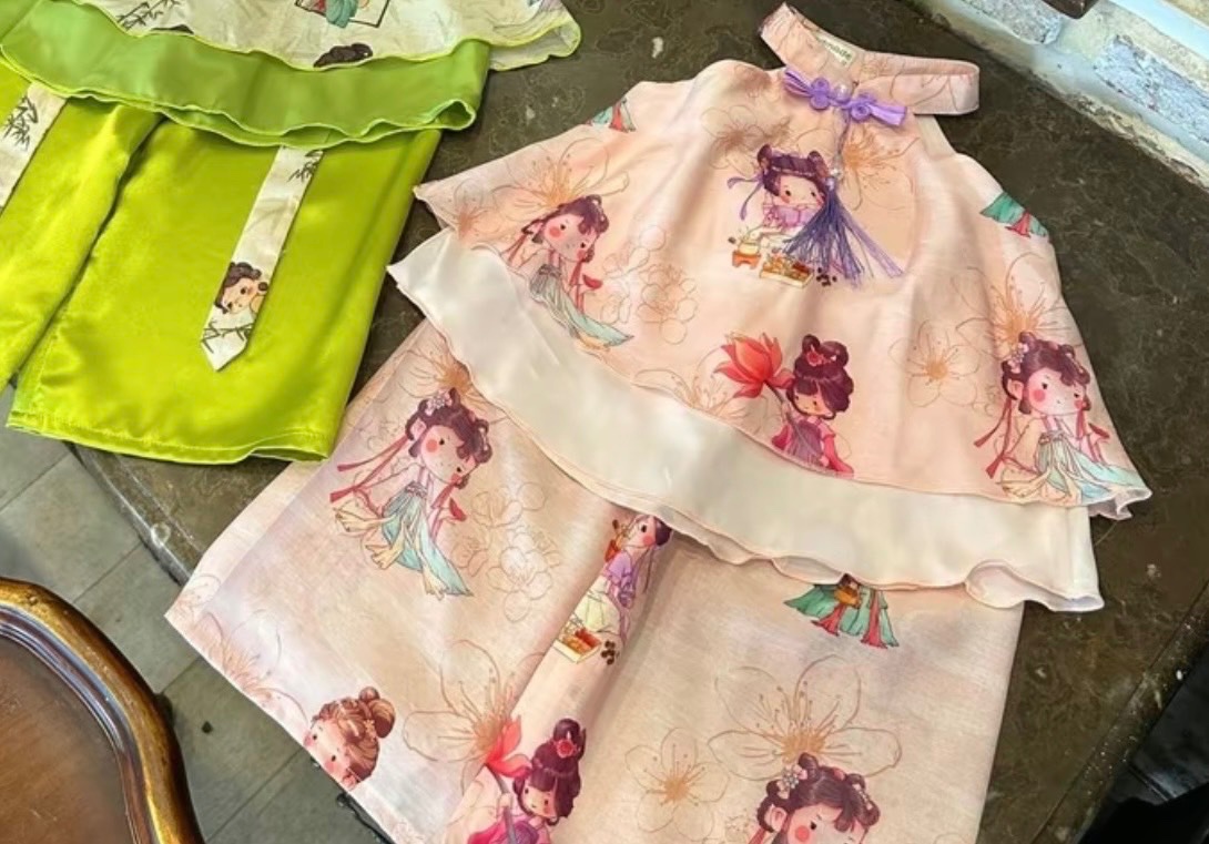 Bộ áo cổ yếm 2 vạt quần xuông bé gái