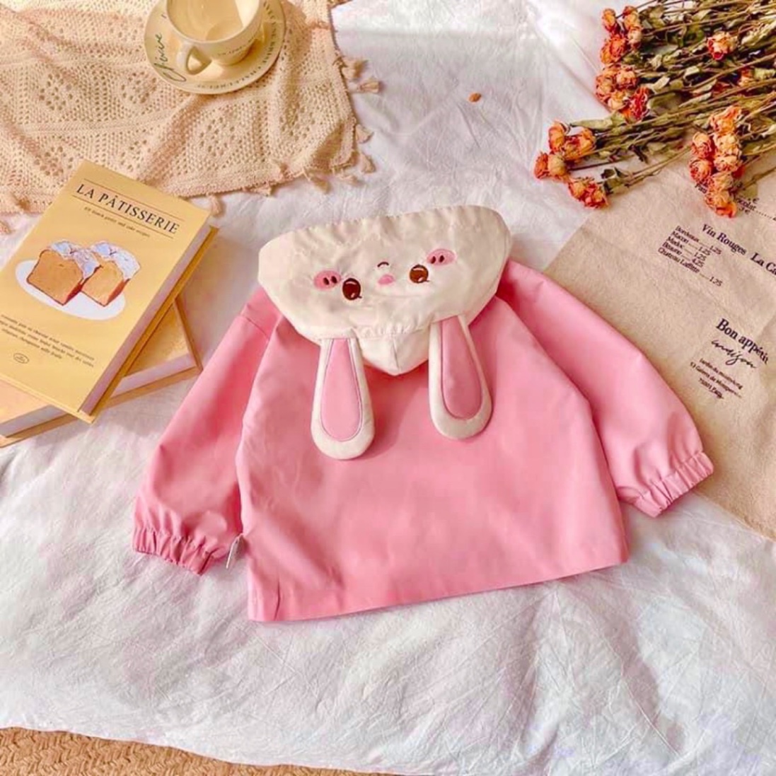 Áo gió hồng thỏ bé gái