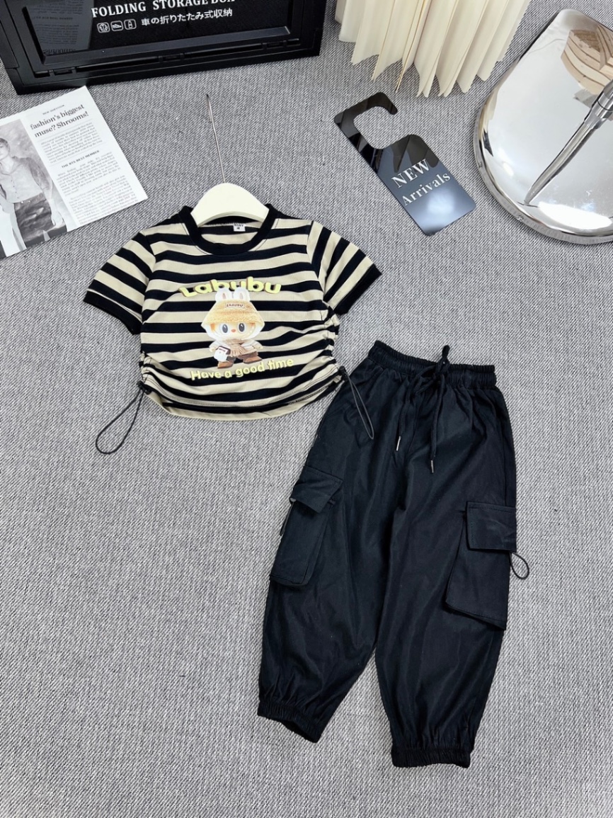 Sét áo kẻ labubu quần jogger đen cho bé gái