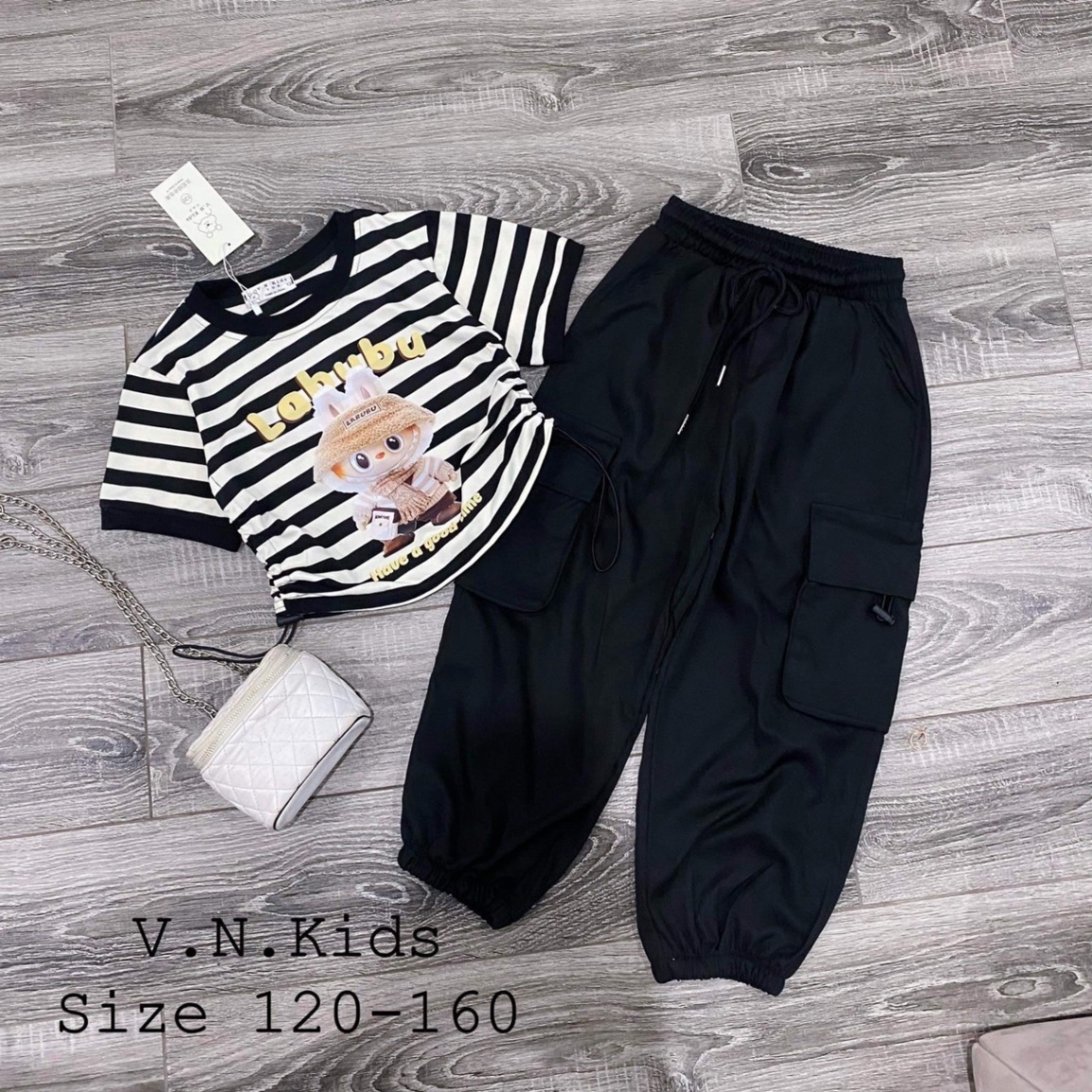 Sét áo kẻ labubu quần jogger đen cho bé gái