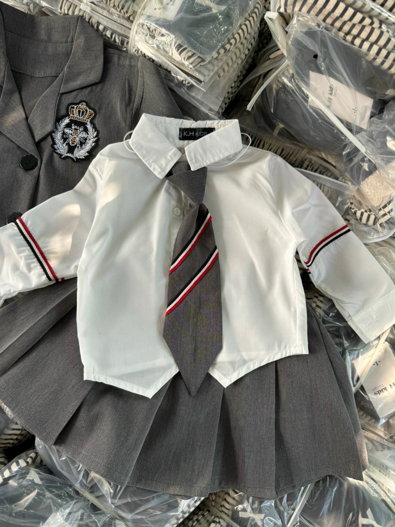 Sét 4 chi tiết vest style hàn quốc bé gái