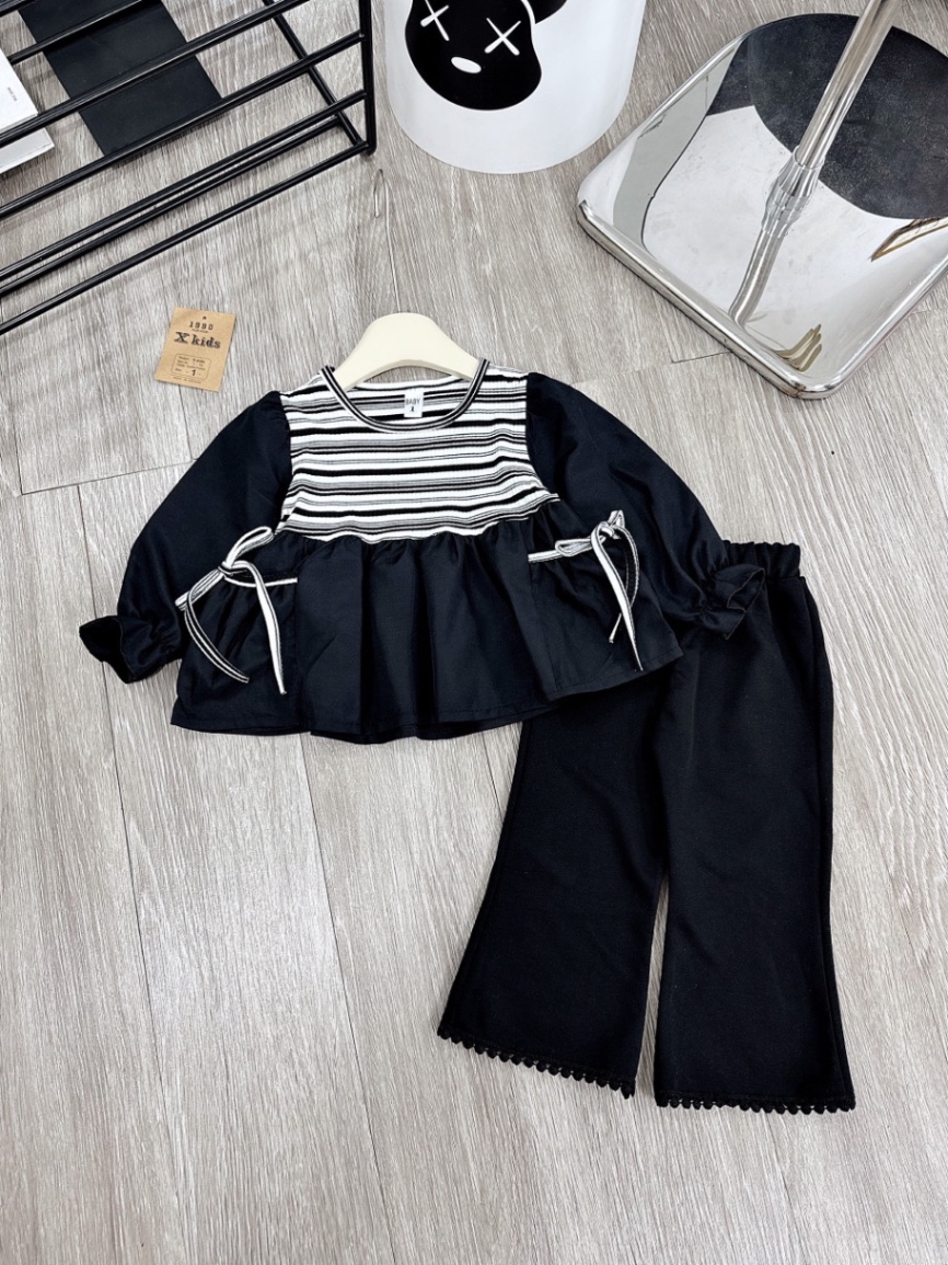 Sét áo kẻ nâu đen babydoll quần đen loe bé gái