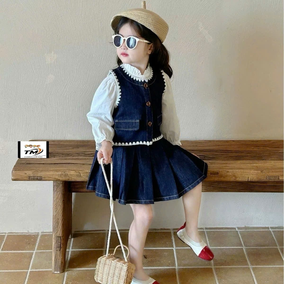 Sét 3 chi tiết gile bò kèm áo sơ mi trắng bé gái