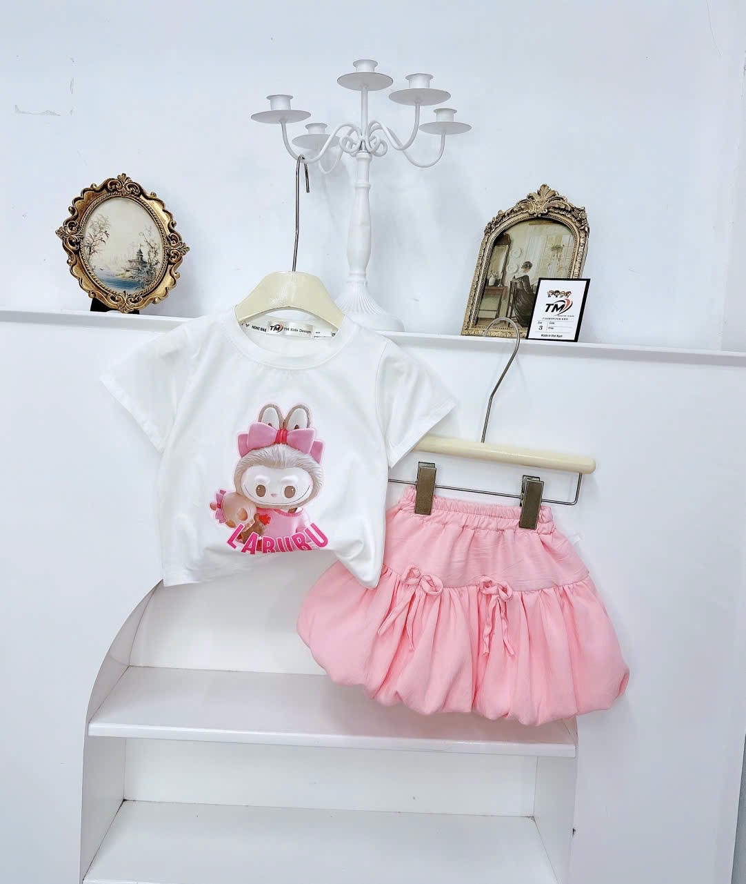 Sét áo trắng labubu tm cv hồng bé gái