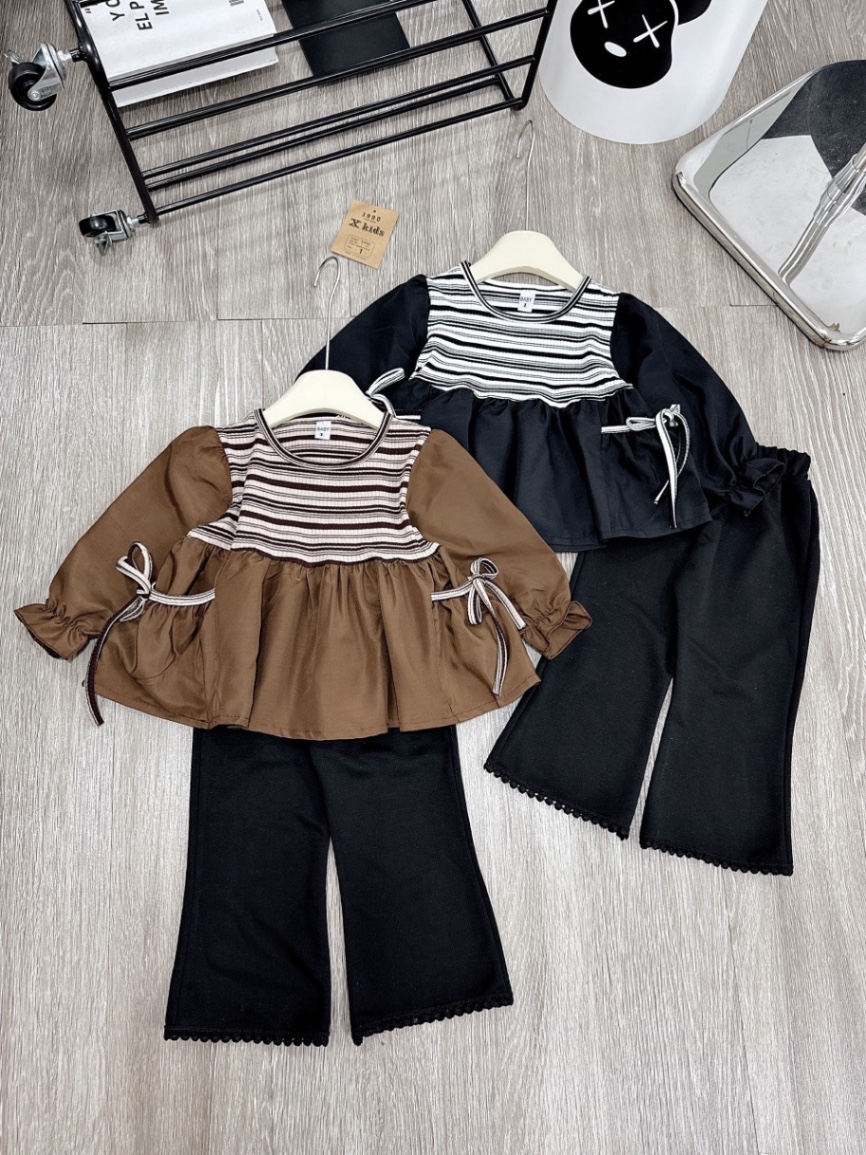 Sét áo kẻ nâu đen babydoll quần đen loe bé gái