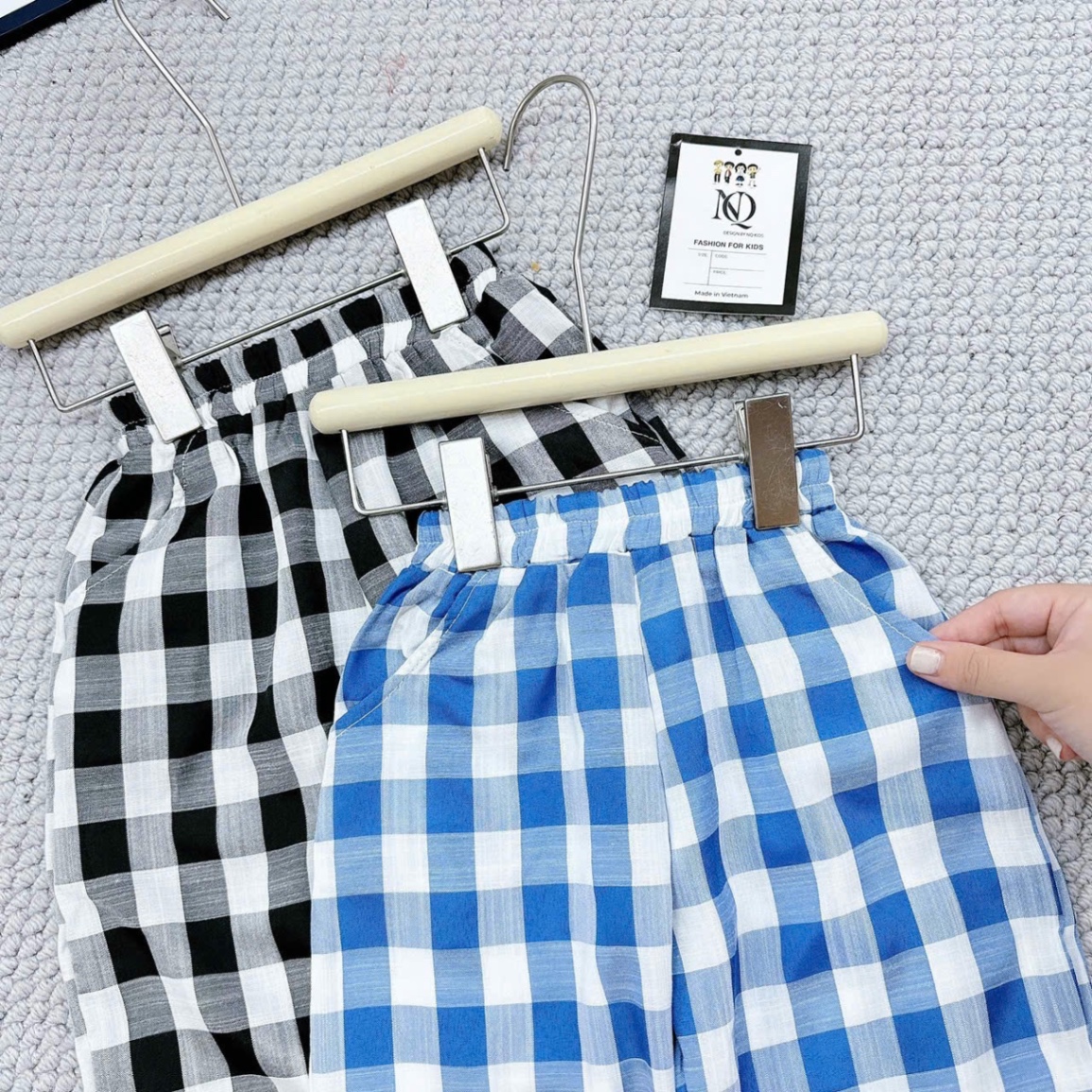 Sét áo labubu cộc tay quần dài caro đen xanh tm bé gái
