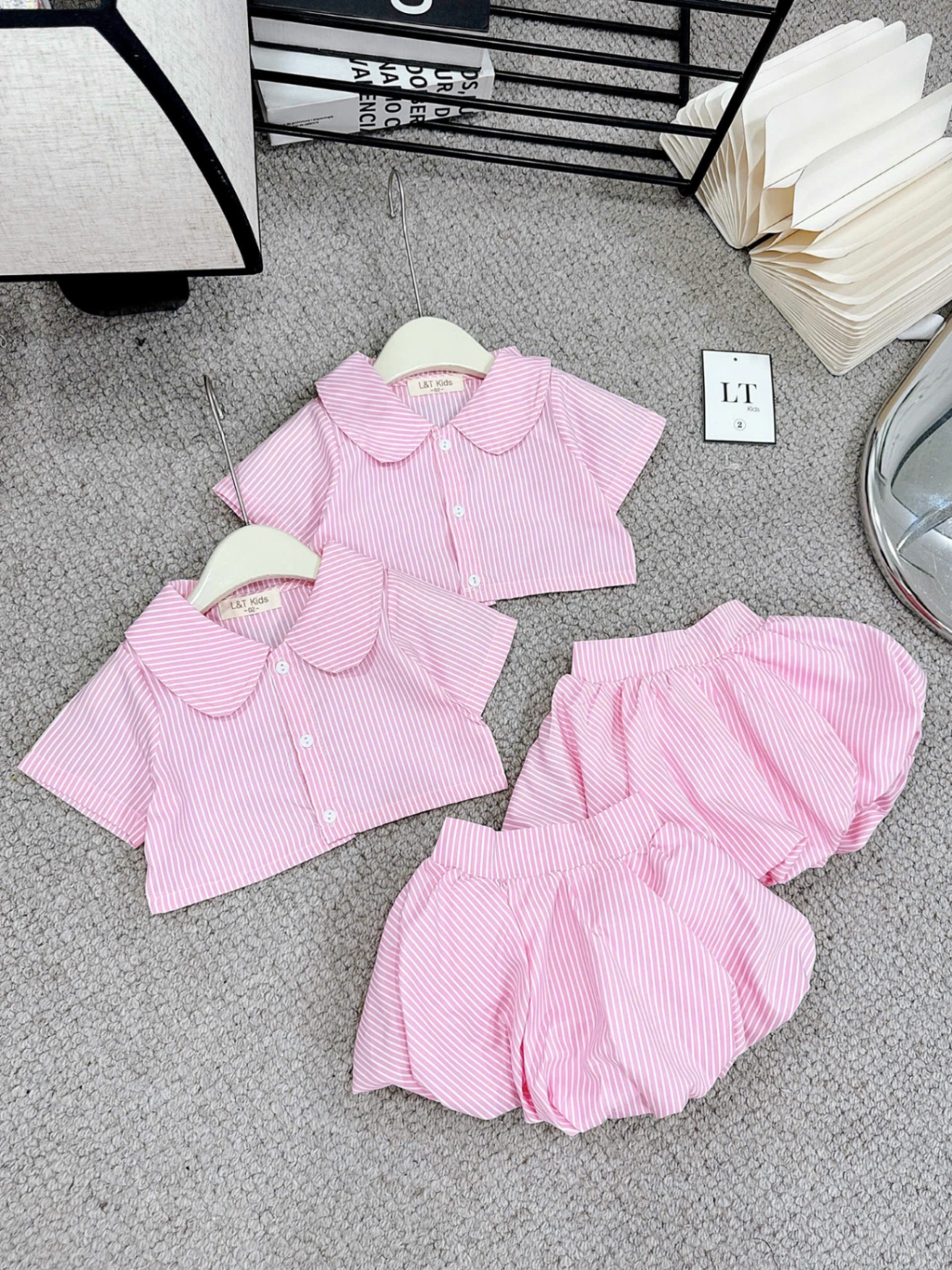 Sét áo kẻ hồng croptop quần bồng bí bé gái