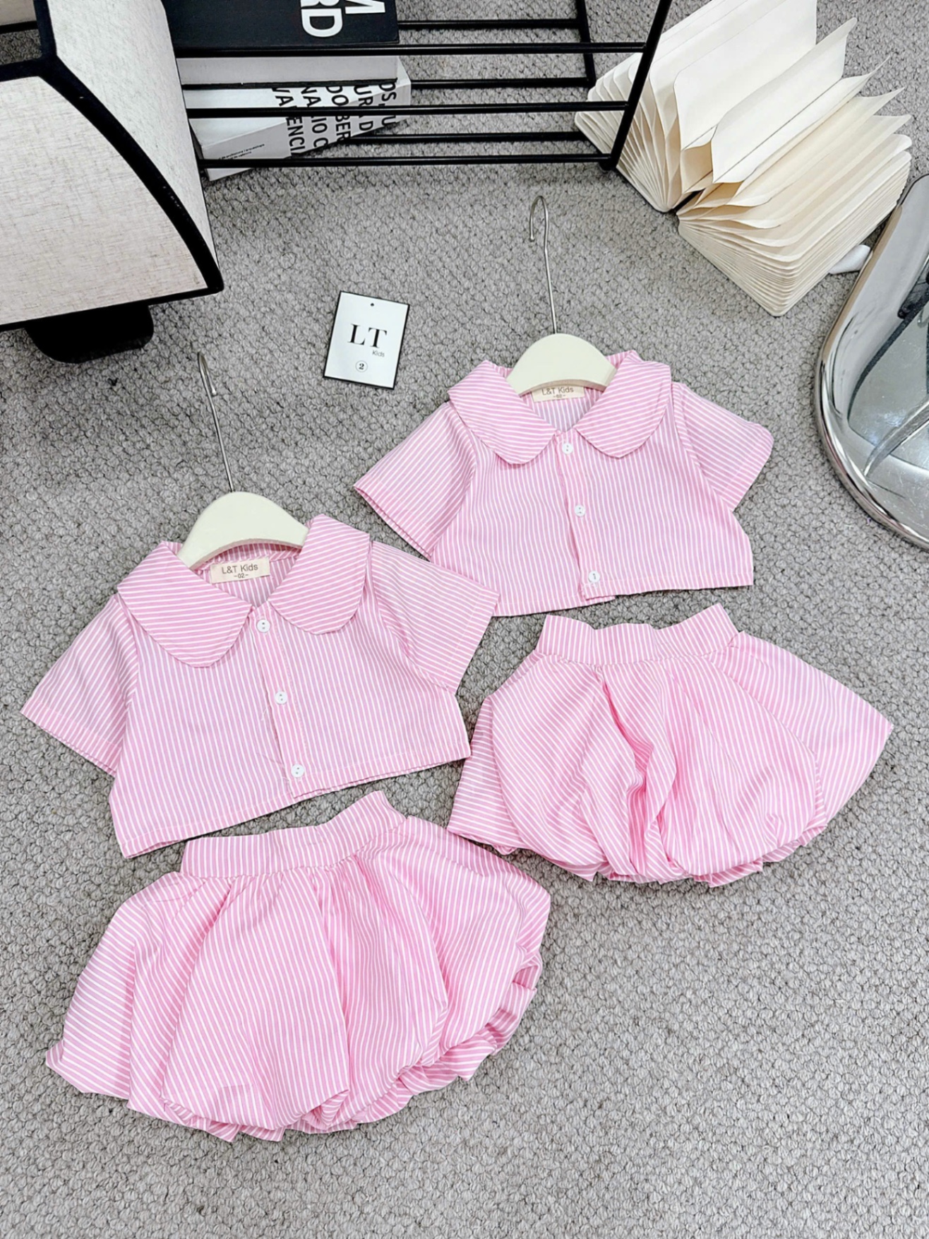 Sét áo kẻ hồng croptop quần bồng bí bé gái