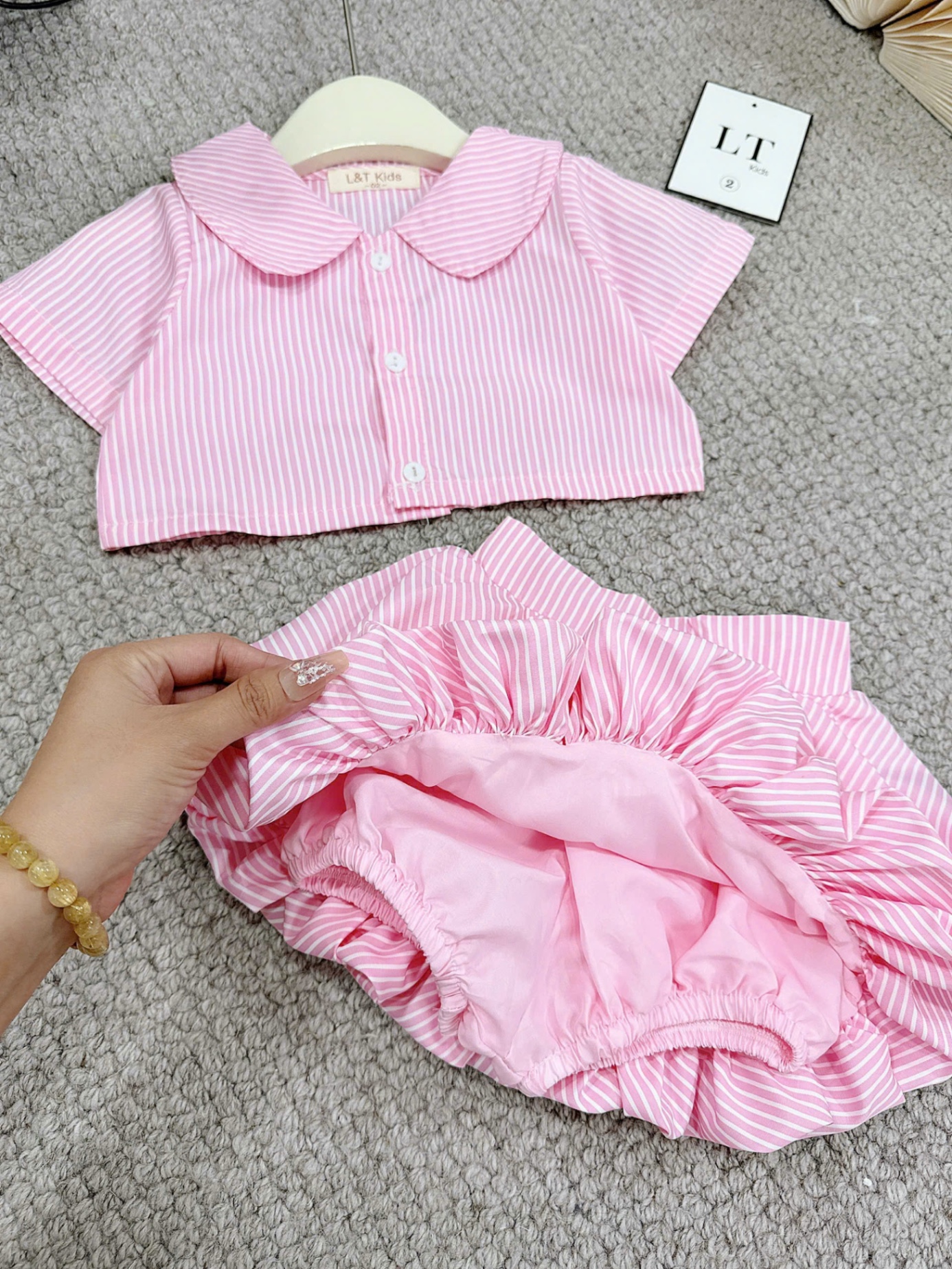 Sét áo kẻ hồng croptop quần bồng bí bé gái
