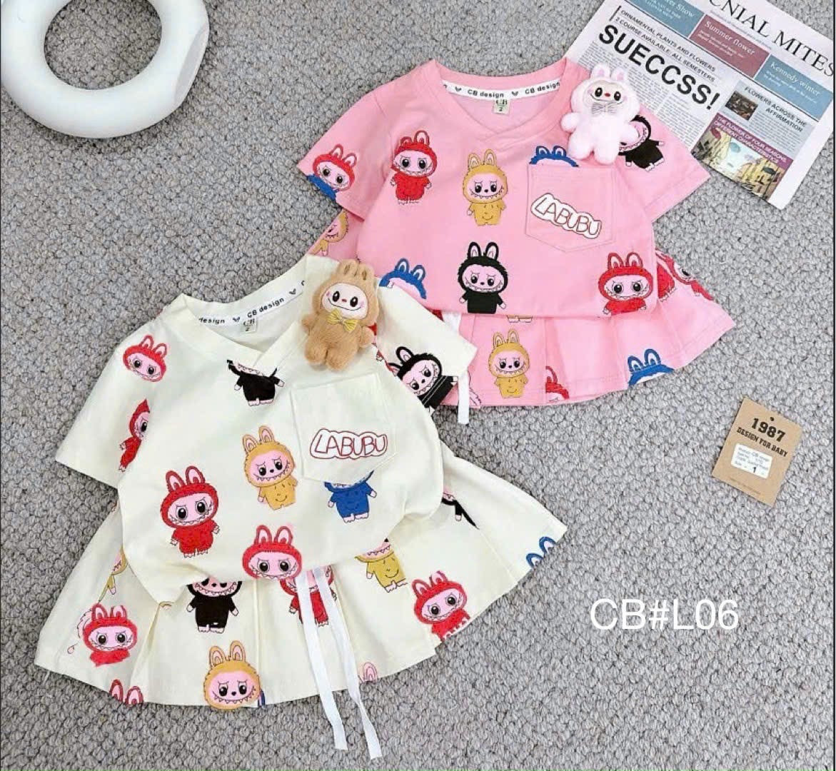 Sét áo cổ tim labubu in tràn kèm gấu nhỏ bé gái
