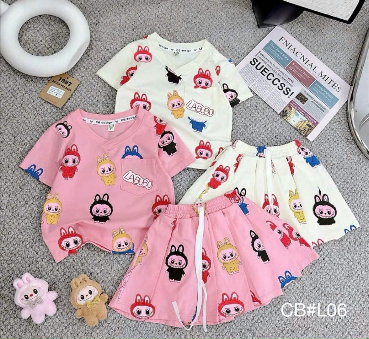 Sét áo cổ tim labubu in tràn kèm gấu nhỏ bé gái