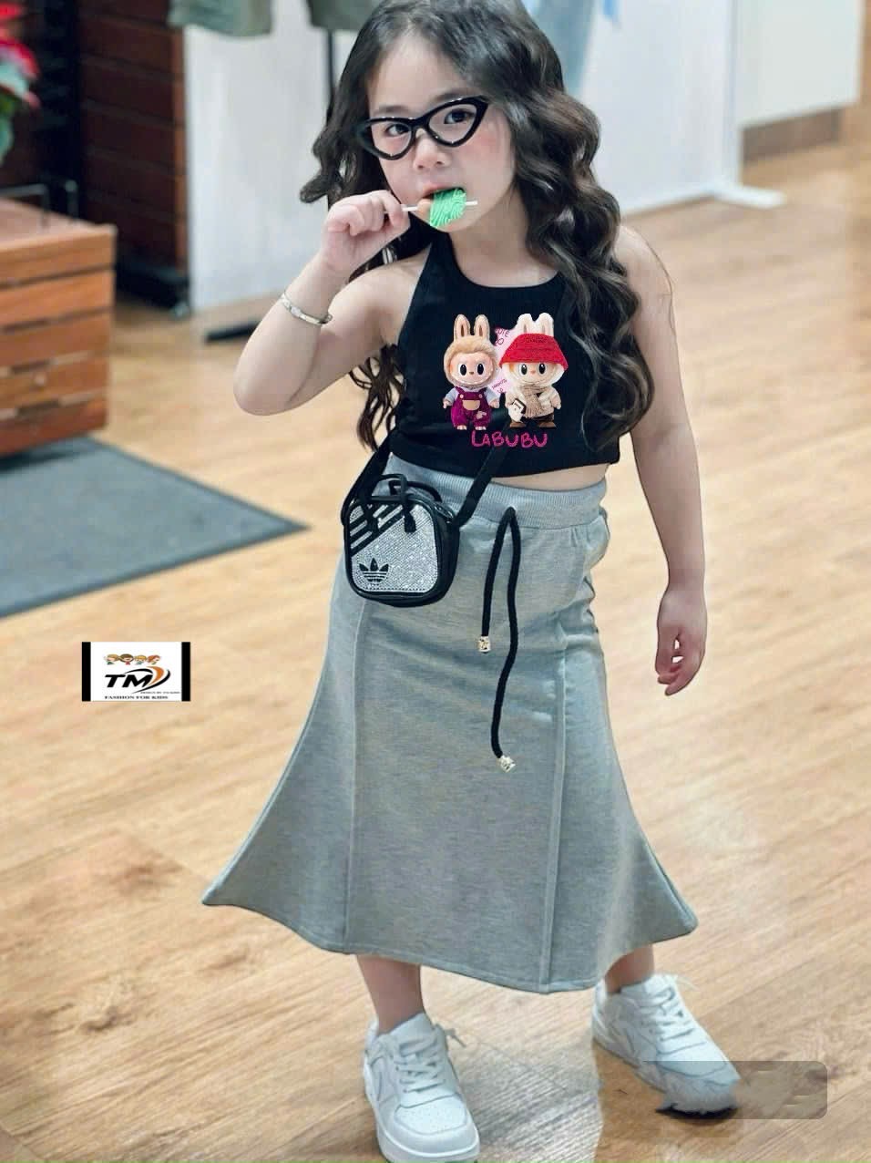 Sét cổ yếm đen labubu cv ghi đuôi cá bé gái
