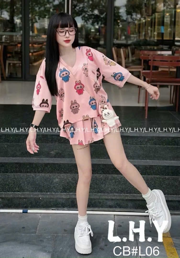 Sét áo cổ tim labubu in tràn kèm gấu nhỏ bé gái