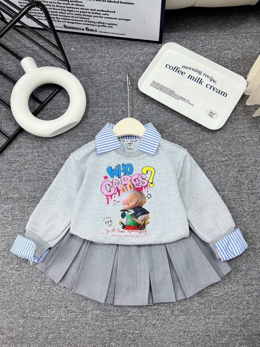 Sét áo ghi labubu phối cổ sơmi cv xếp ly bé gái