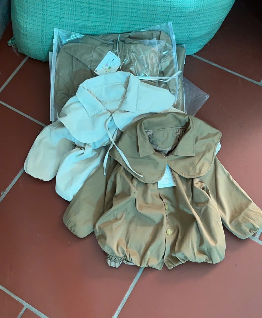 Áo khoác boom nâu kem cho bé gái