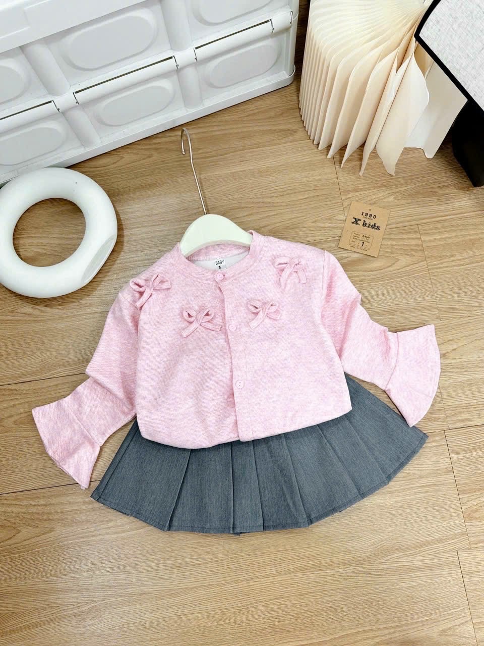 Sét áo hồng tăm thỏ cv ghi xếp ly xk cho bé gái