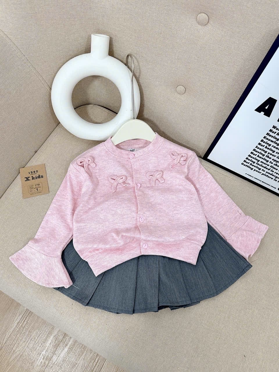 Sét áo hồng tăm thỏ cv ghi xếp ly xk cho bé gái