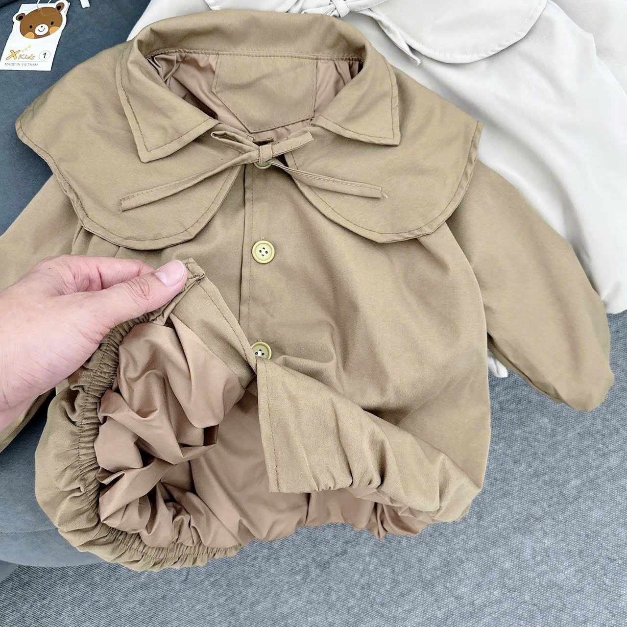 Áo khoác boom nâu kem cho bé gái
