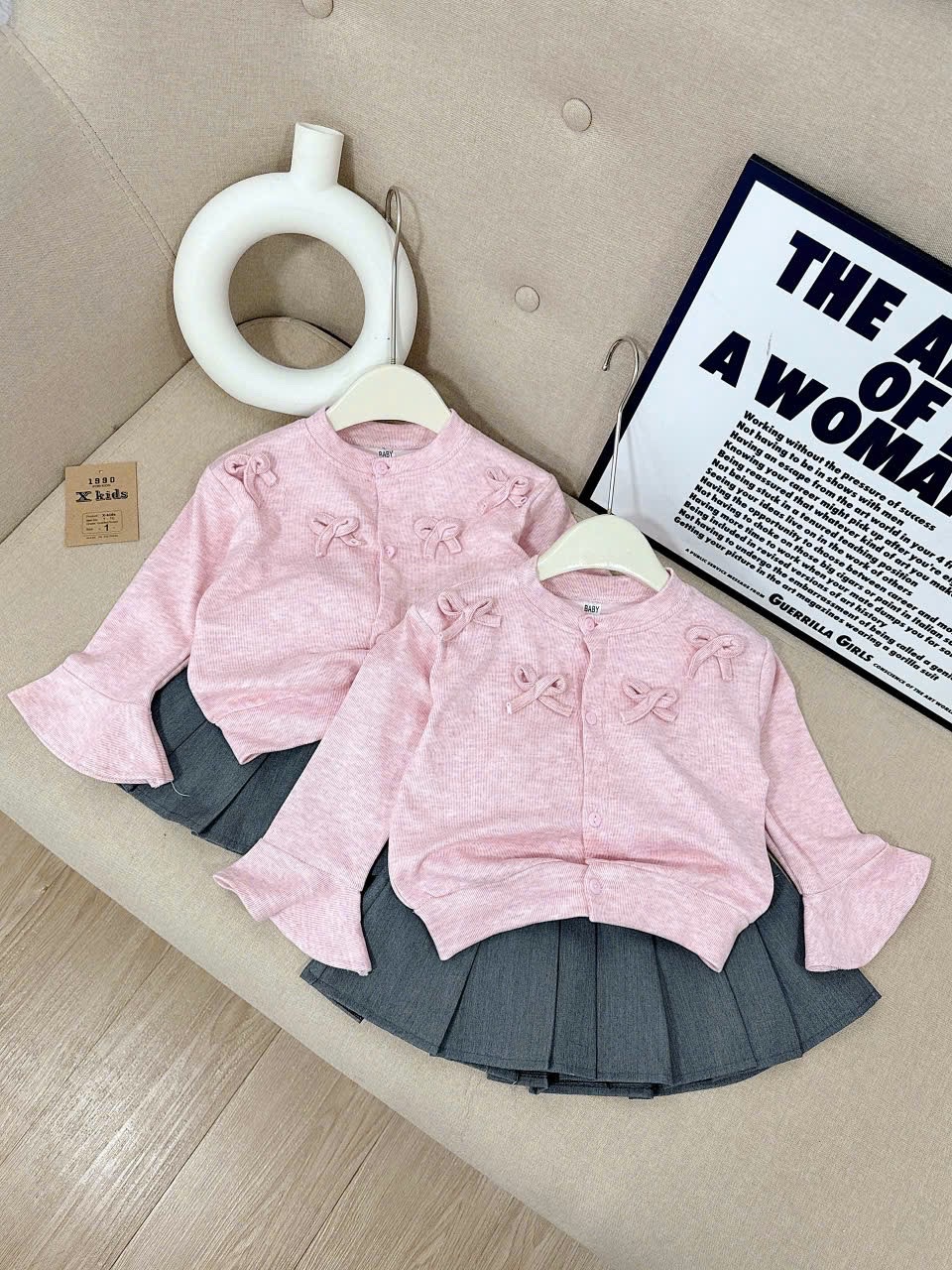 Sét áo hồng tăm thỏ cv ghi xếp ly xk cho bé gái