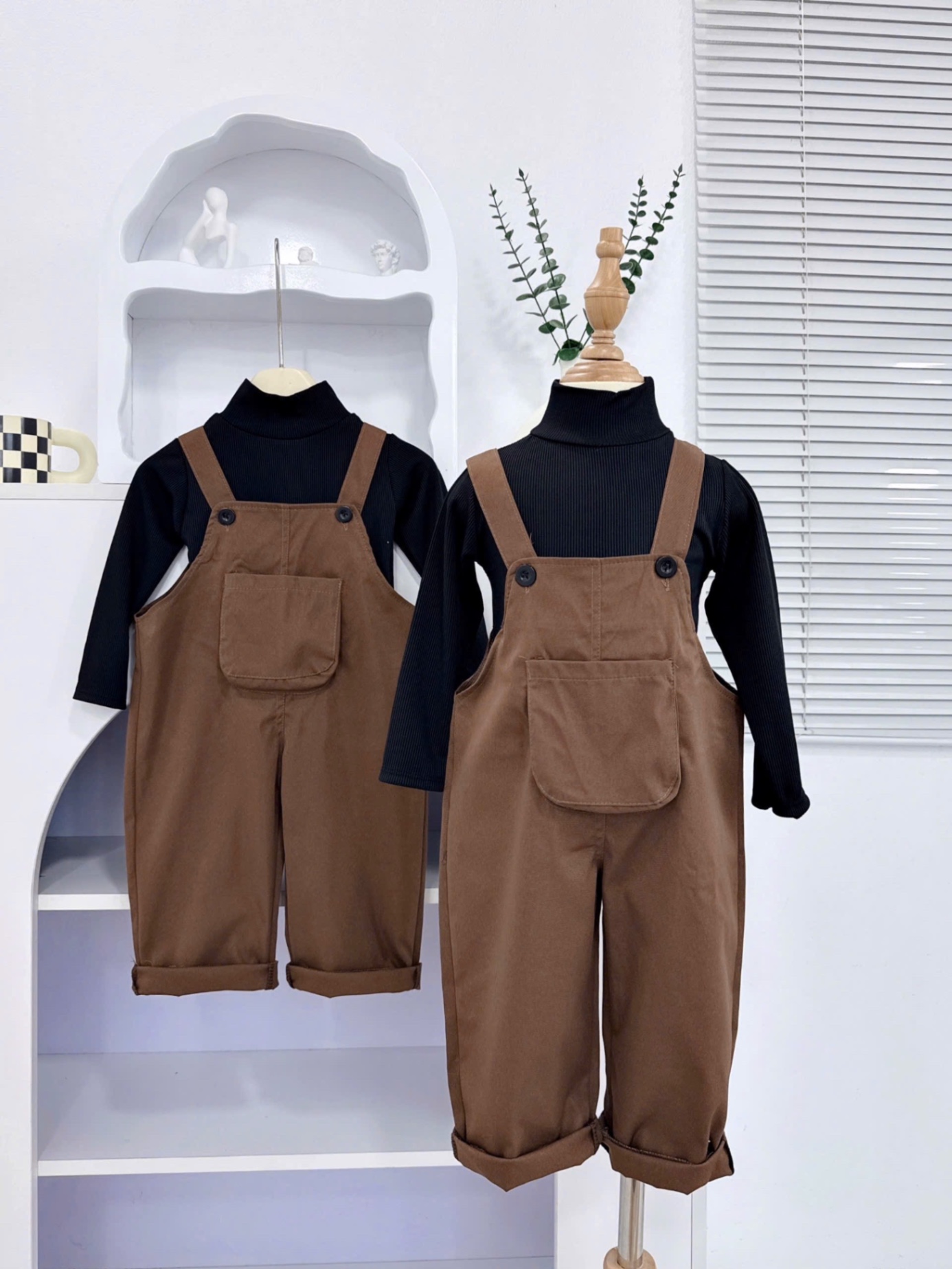 Sét yếm nâu kèm áo cổ 3p bé gái