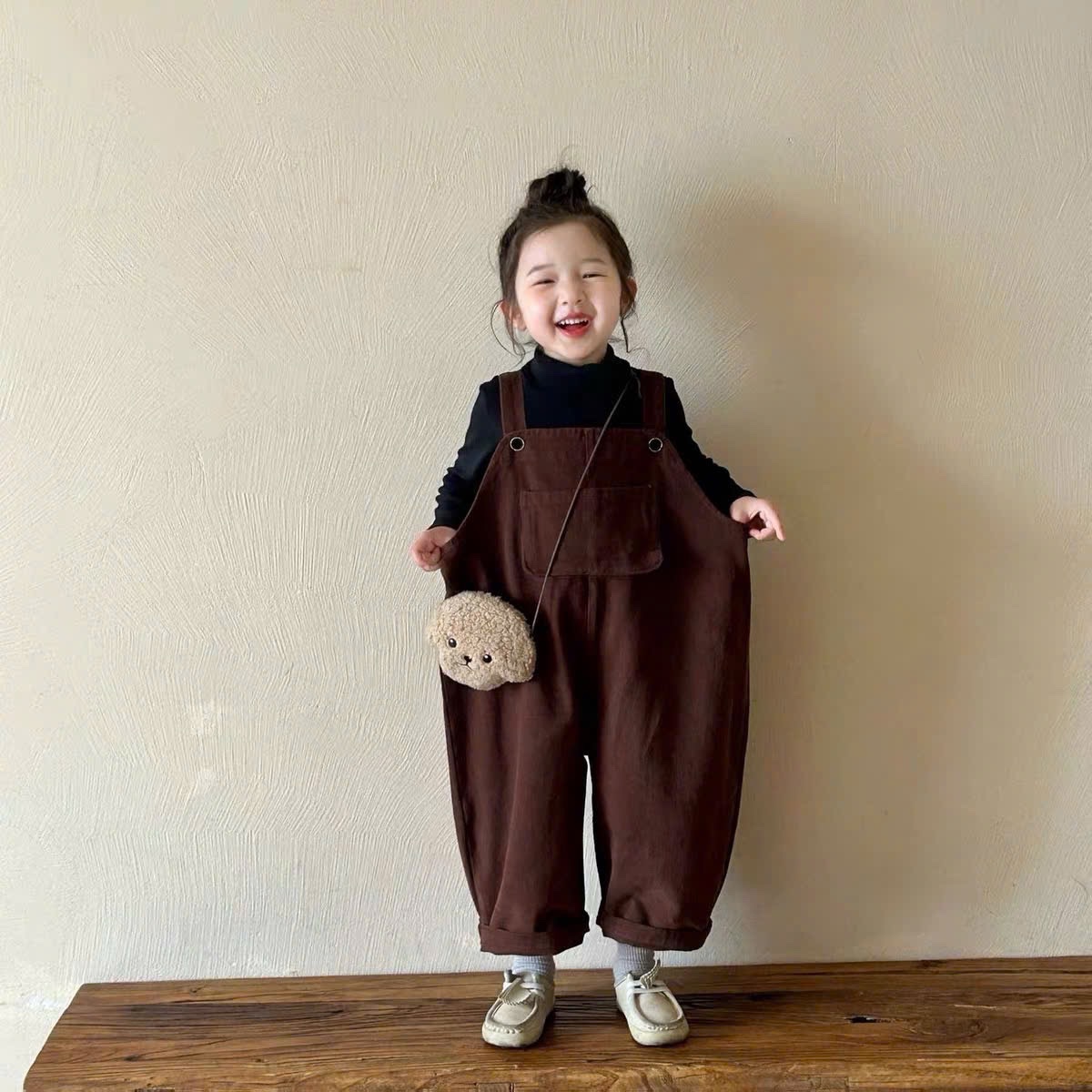 Sét yếm nâu kèm áo cổ 3p bé gái