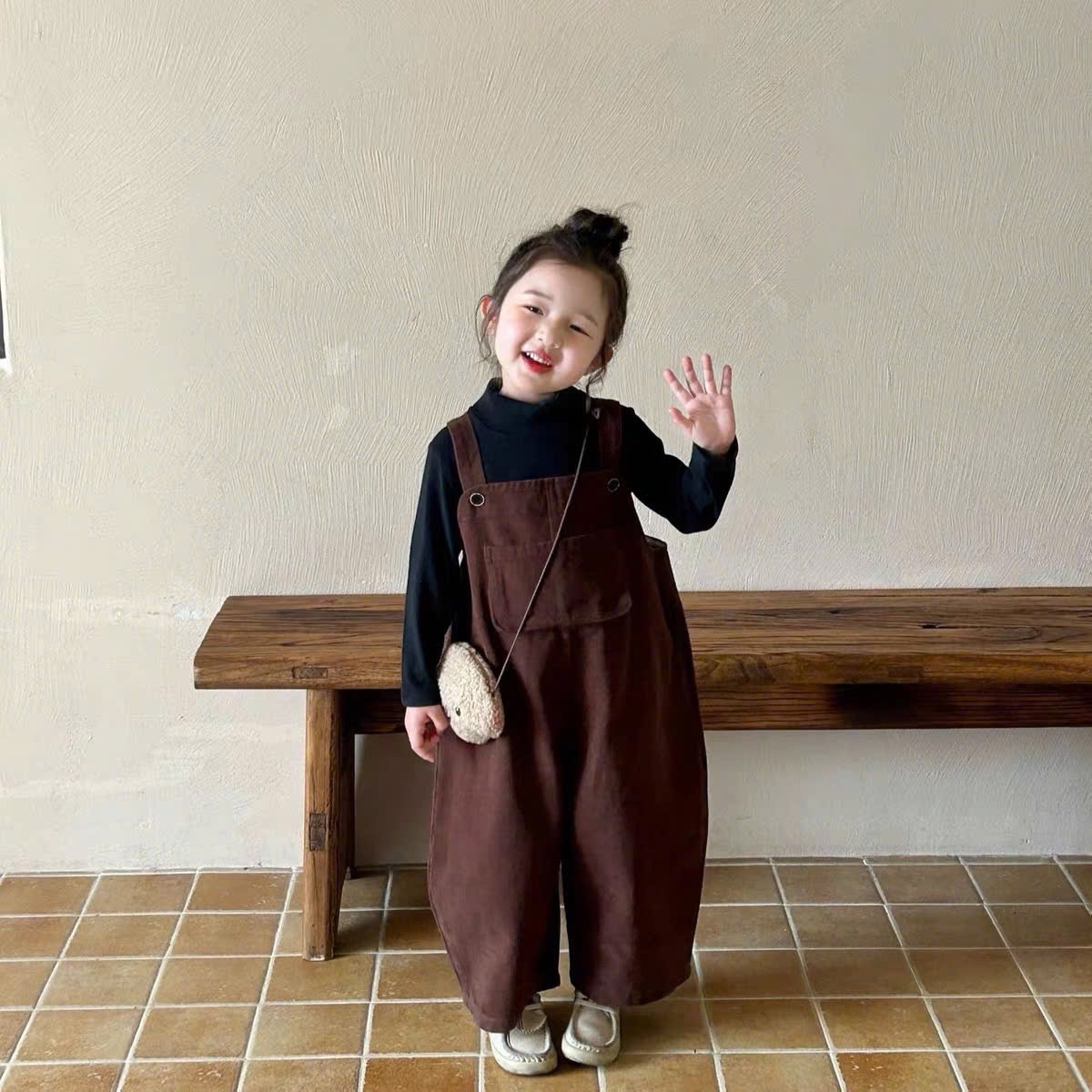 Sét yếm nâu kèm áo cổ 3p bé gái