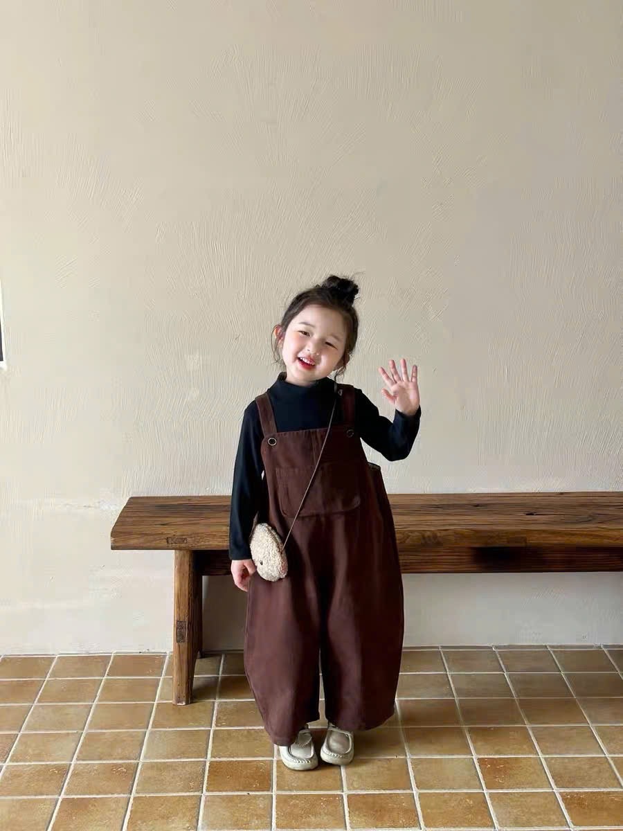 Sét yếm nâu kèm áo cổ 3p bé gái