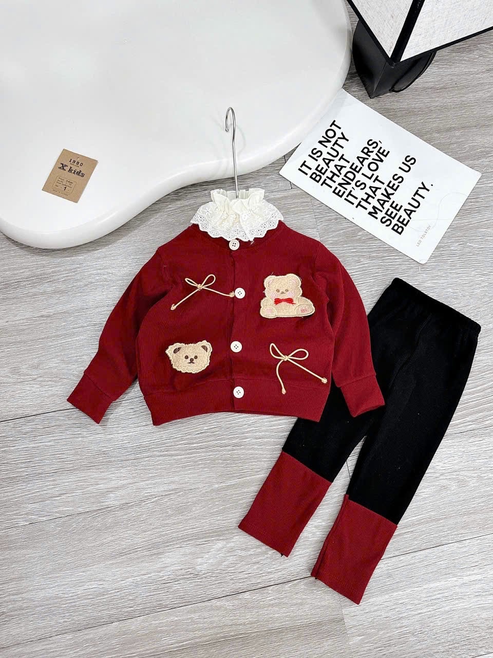 Sét áo tăm đỏ gấu đắp quần legging cho bé gái