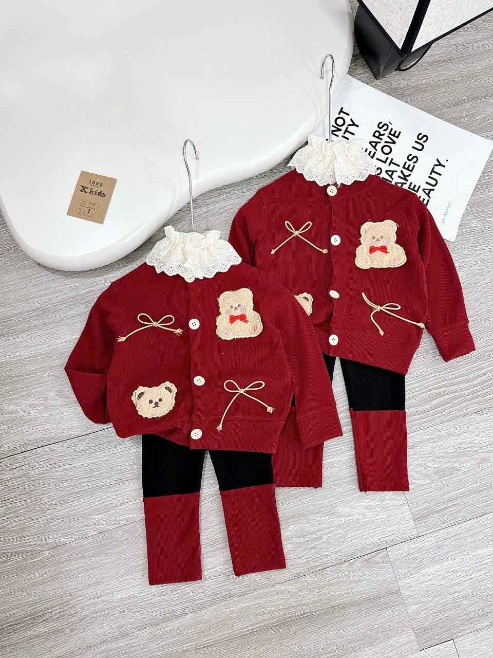 Sét áo tăm đỏ gấu đắp quần legging cho bé gái