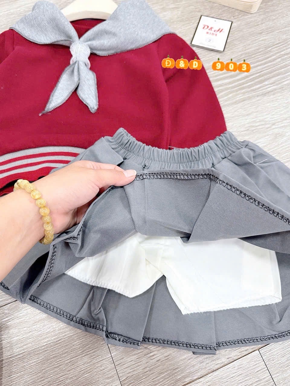 Sét áo tăm nhung đỏ kèm khăn cv ghi bé gái dh