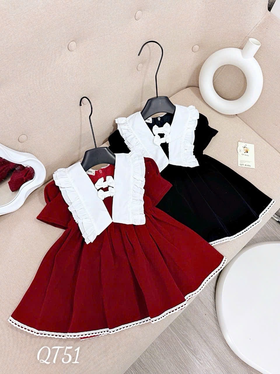 Váy nhung cổ trắng nơ bé gái tq