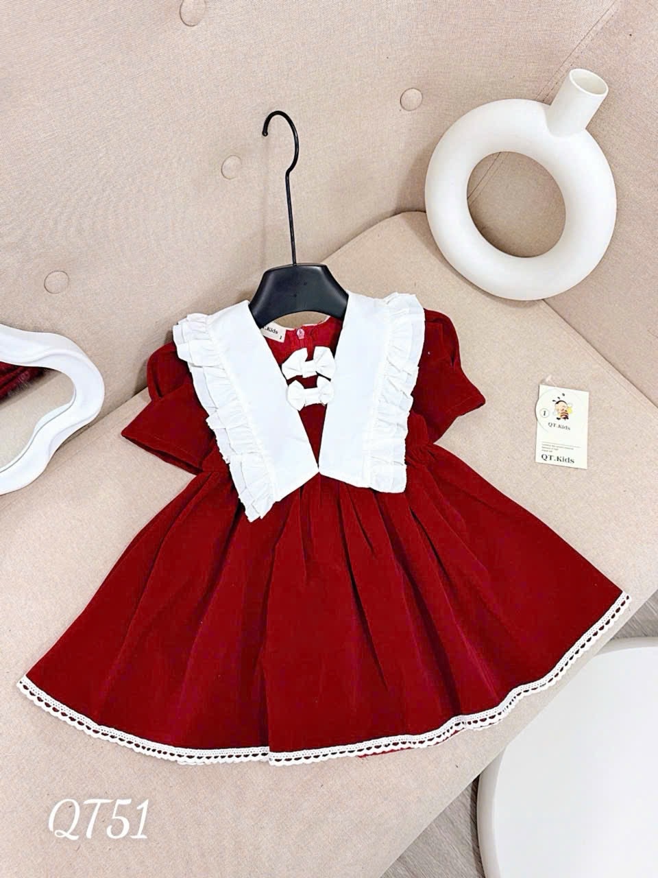 Váy nhung cổ trắng nơ bé gái tq