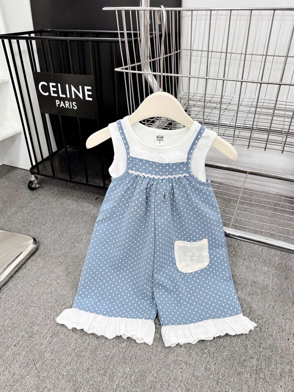 Yếm bò giấy mix áo cotton trắng bé gái