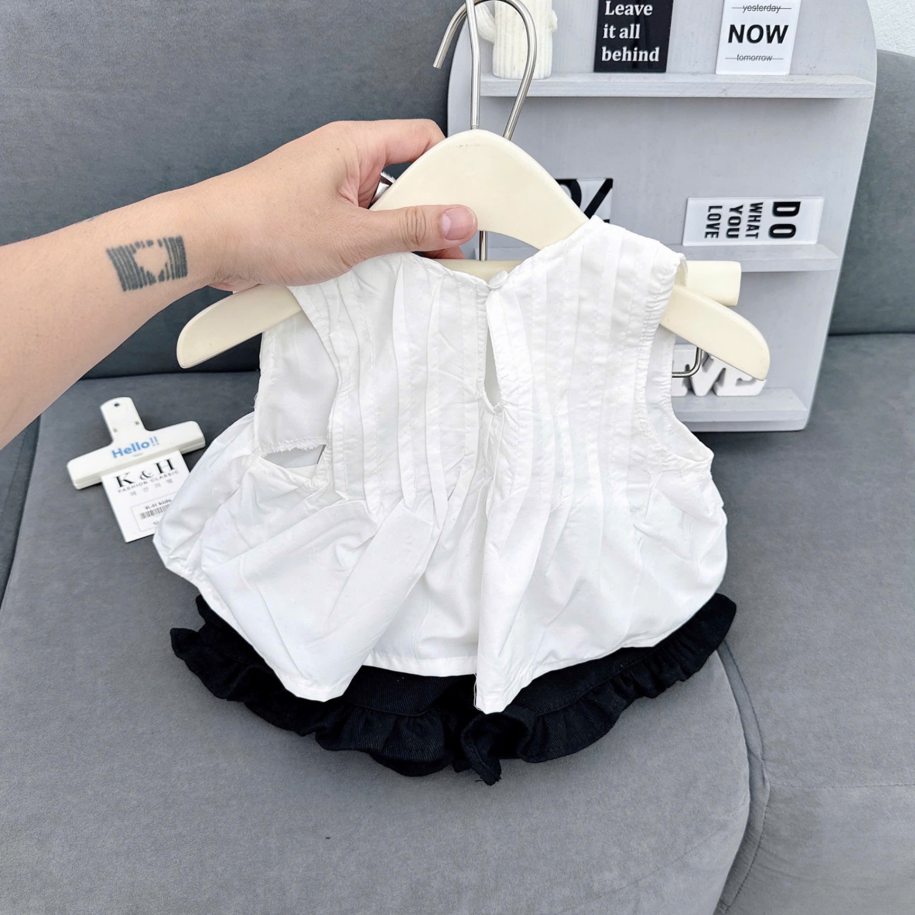 Sét áo trắng babydoll quần kaki bèo bé gái