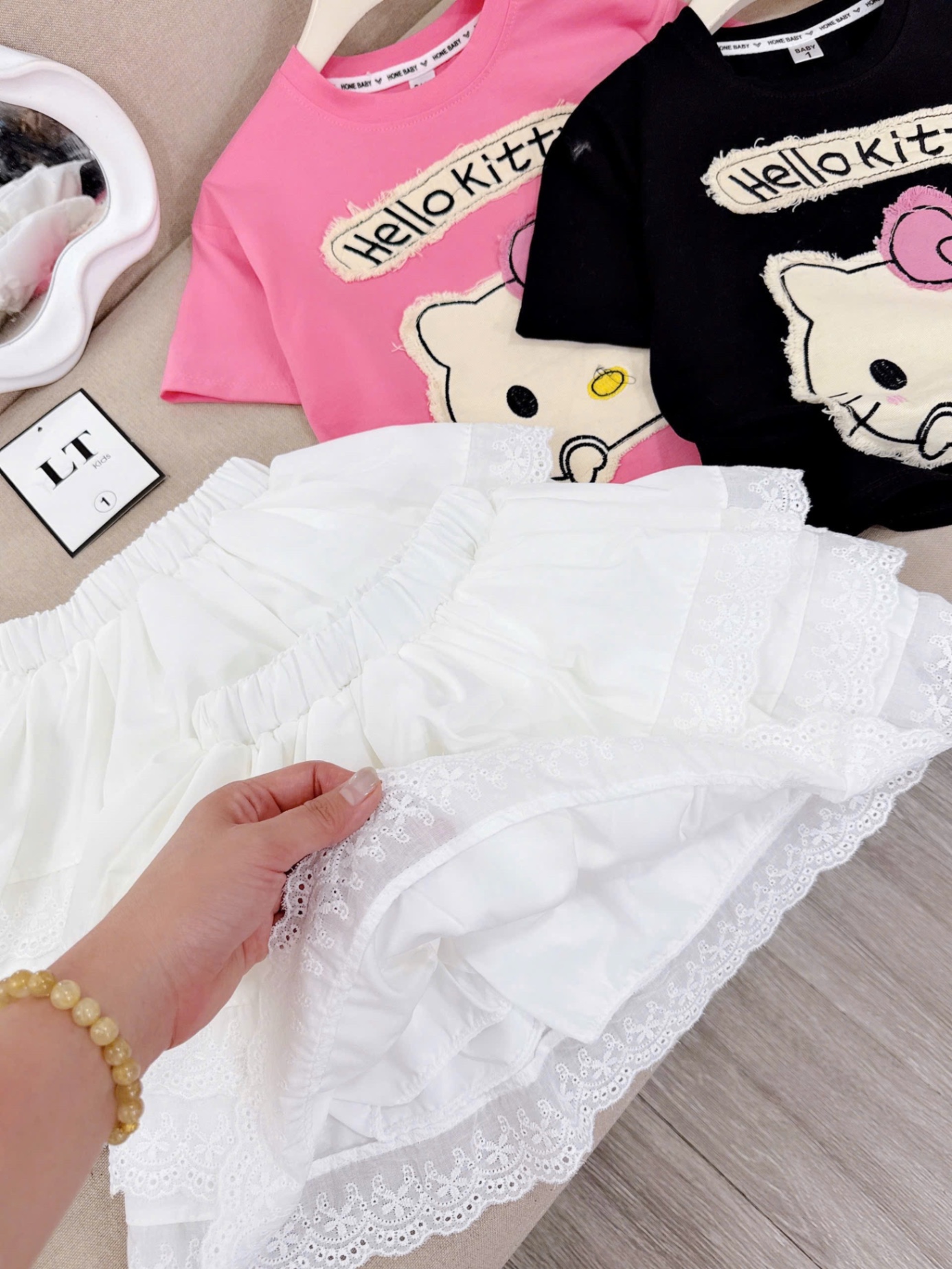 Sét áo kitty cv tầng trắng bé gái