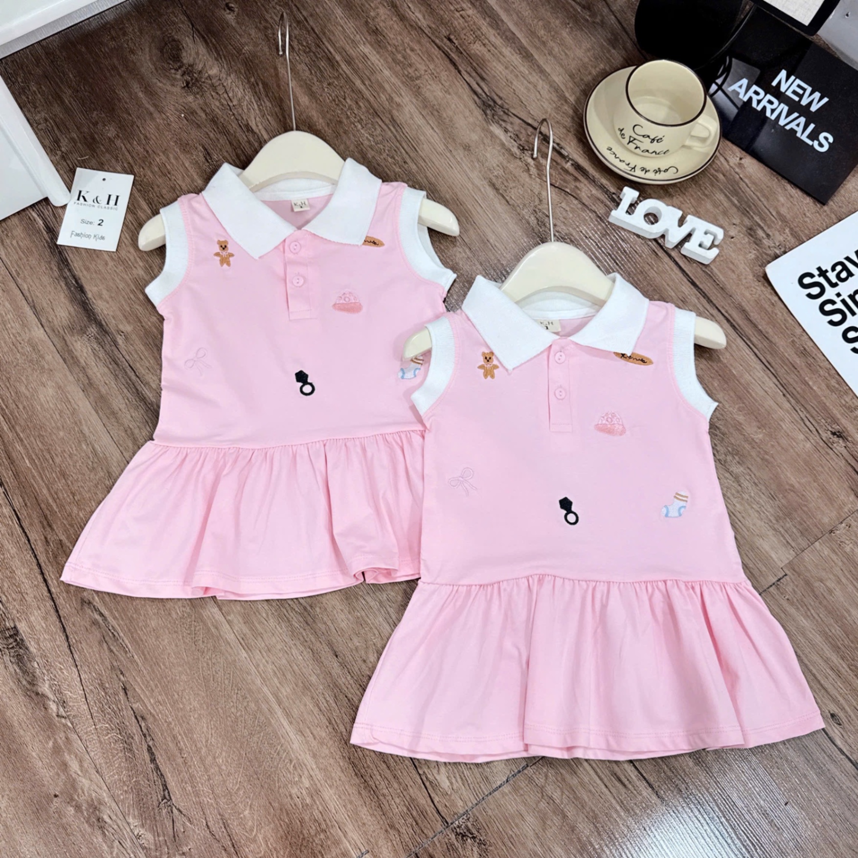 Váy hồng cổ trắng kh bé gái